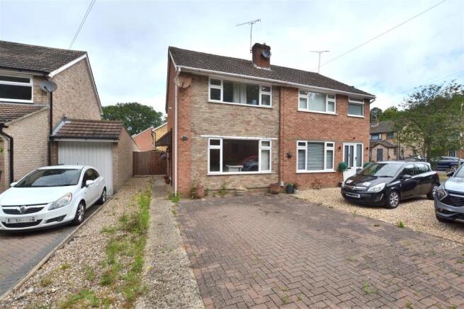 3 bed property, in Aldershot Road, £350,000