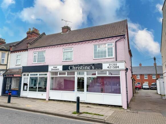 3 bed property, in Old Road, £254,000