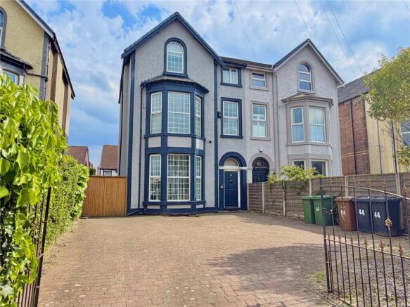 5 bed property, in Brooke Road West, £500,000