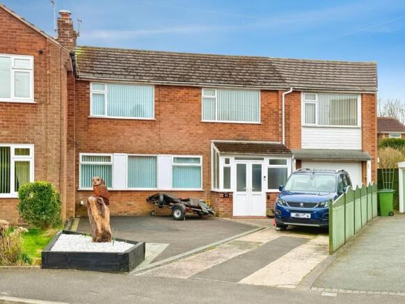 5 bed property, in Lucerne Road, £350,000