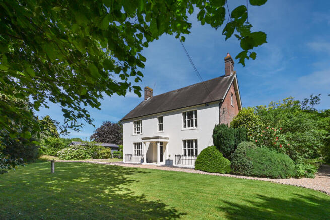 6 bed property, in Whitelands, £2,000,000
