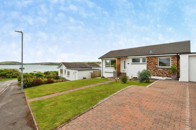 3 bed property, in Moyle Road, £899,000