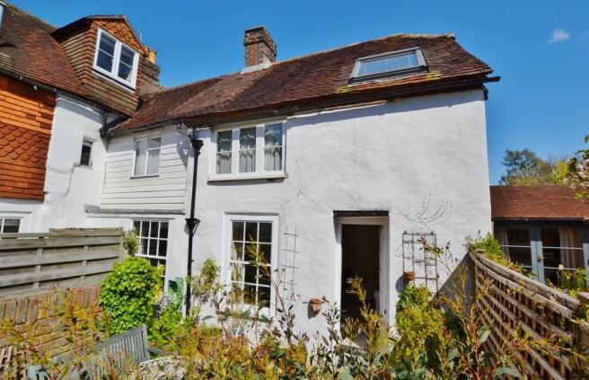 3 bed property, in Petworth, £375,000