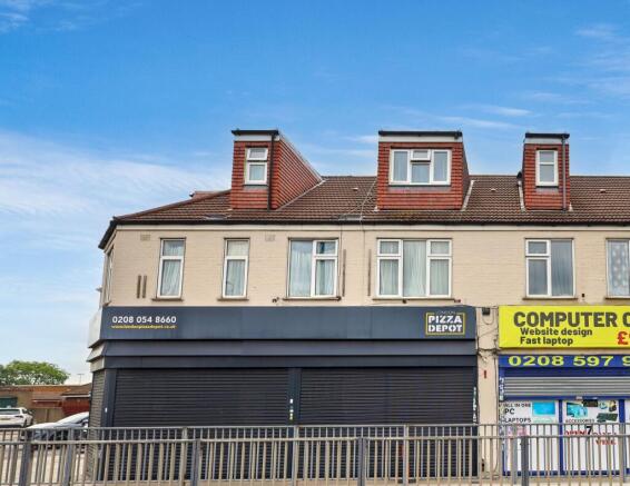 1 bed property, in 992B Eastern Avenue, £115,000