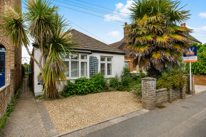 2 bed property, in Summerley Lane, £320,000