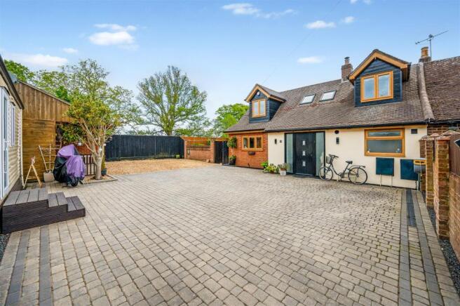 3 bed property, in Anmore Road, £550,000