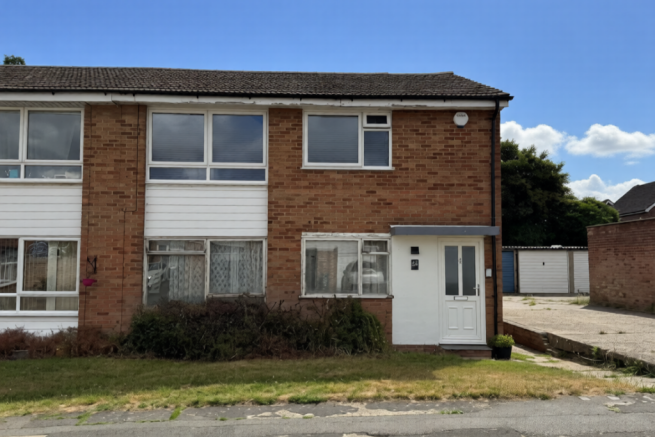 2 bed property, in Nelson Gardens, £80,000