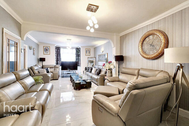 5 bed property, in Queens Road, £740,000