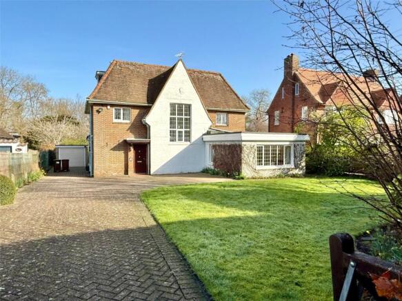 6 bed property, in Kings Drive, £775,000