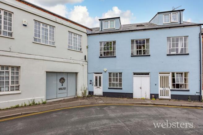 2 bed property, in Muspole Street, £300,000