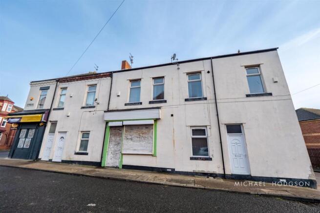 2 bed property, in Brandling Street South, £175,000