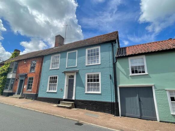 4 bed property, in The Street, £450,000