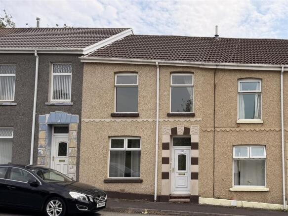 3 bed property, in Swansea Road, £125,000
