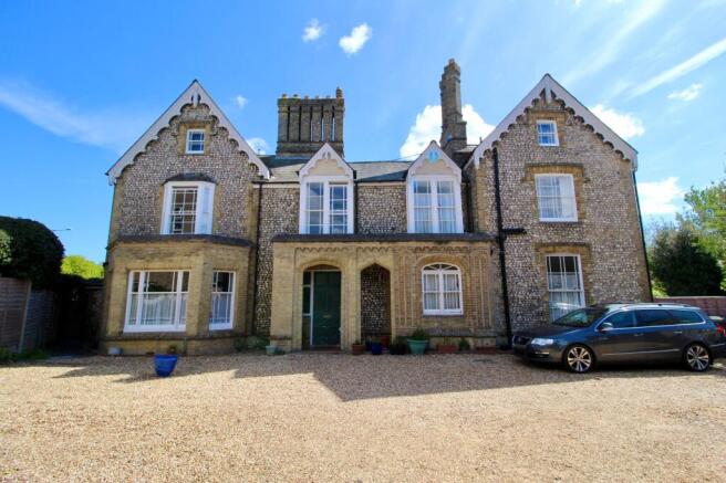 1 bed property, in Langstone Road, £189,950