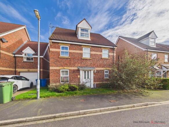 5 bed property, in Easingwood Way, £260,000