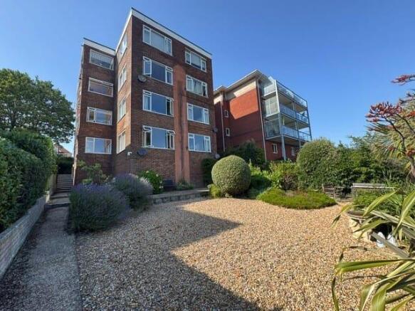 2 bed property, in Longfleet Road, £250,000