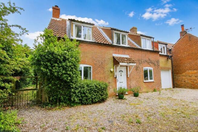 4 bed property, in The Green, £475,000