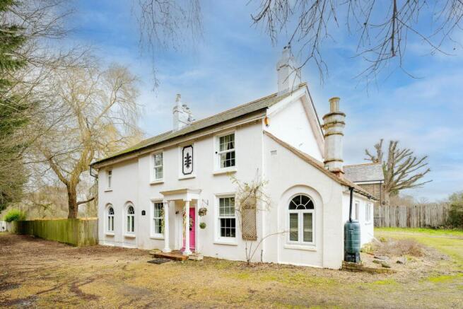 4 bed property, in Godstone Road, £750,000