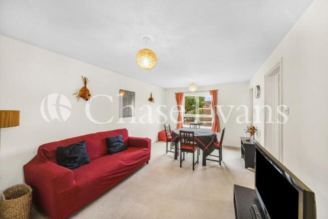 2 bed property, in Horseshoe Close, £360,000