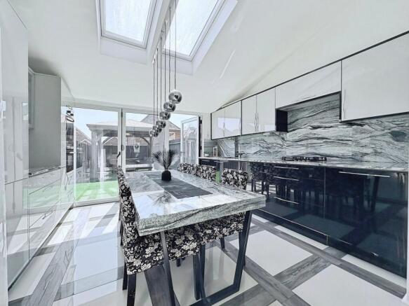 3 bed property, in Claudius Way, £350,000