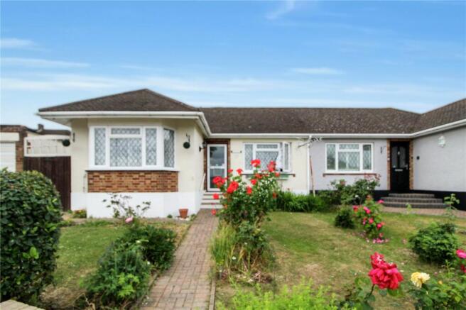 2 bed property, in Hickling Close, £350,000