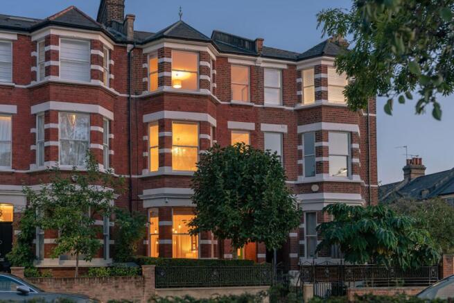 6 bed property, in Dalgarno Gardens, £2,850,000