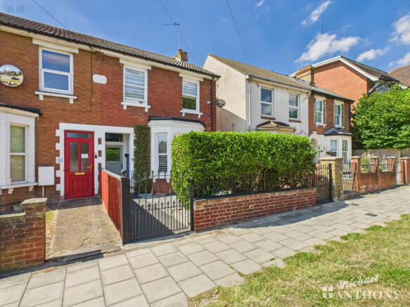 3 bed property, in Bierton Road, £425,000