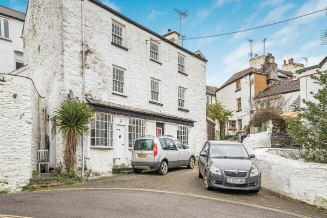 1 bed property, in Calstock, £75,000
