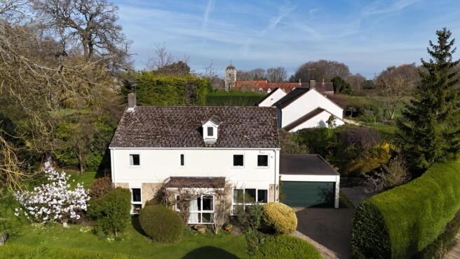 4 bed property, in Park Lane, £950,000