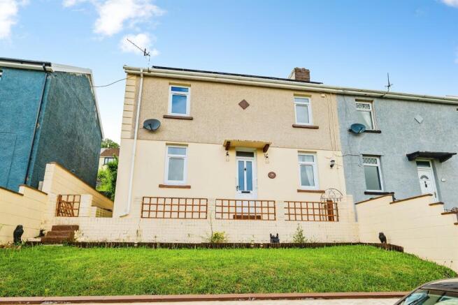 3 bed property, in Heol Aelfryn, £170,000