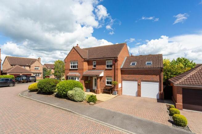 5 bed property, in The Croft, £685,000