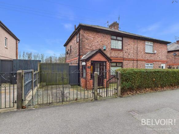 3 bed property, in Manchester Road, £195,000