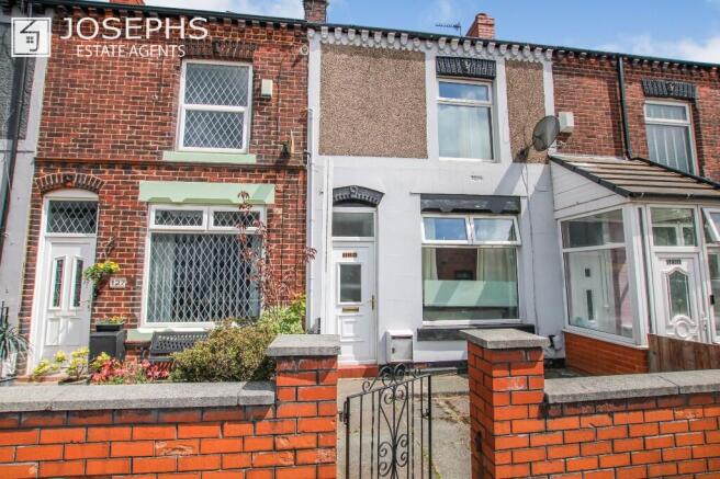2 bed property, in Morris Green Lane, £120,000