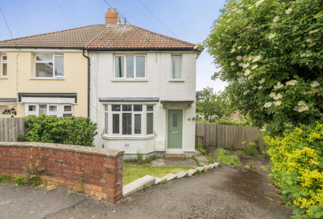 2 bed property, in Dundry Close, £300,000