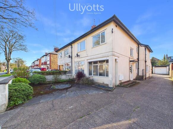 3 bed property, in Cardigan Road, £220,000