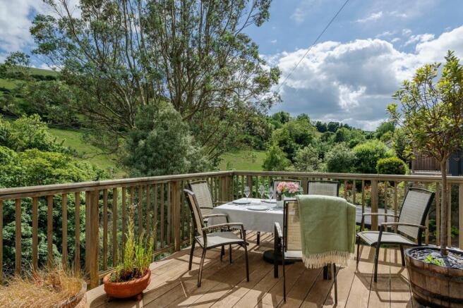 4 bed property, in Brambles, £900,000