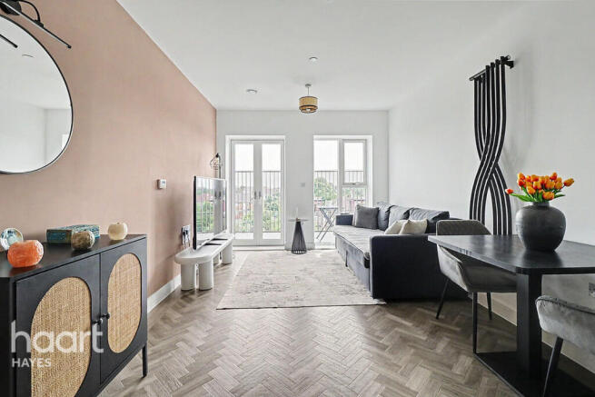 1 bed property, in Blyth Road, £300,000
