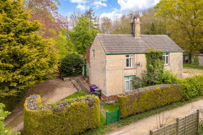 2 bed property, in Rowston Cottages, £155,000