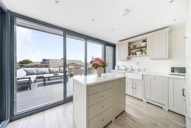 2 bed property, in Lyons Crescent, £450,000