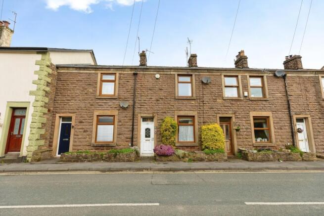 2 bed property, in Railway Road, £150,000