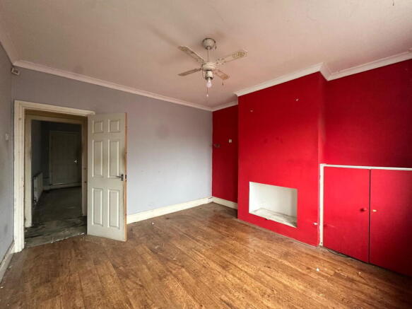 2 bed property, in Park Road, £65,000