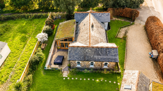 5 bed property, in Point Neptune Lodge, £750,000