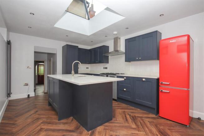 3 bed property, in Northampton Road, £400,000