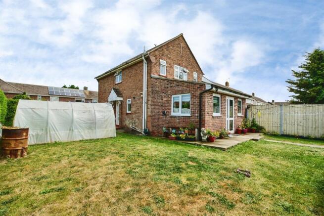 3 bed property, in Leverett Road, £190,000