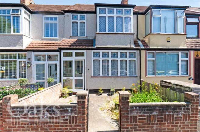 3 bed property, in Avenue Road, £500,000