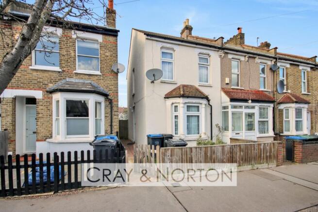 3 bed property, in Rymer Road, £425,000