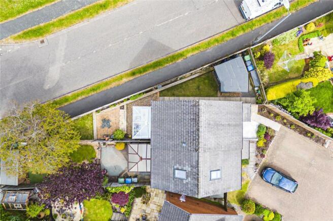 2 bed property, in Emperor Close, £480,000