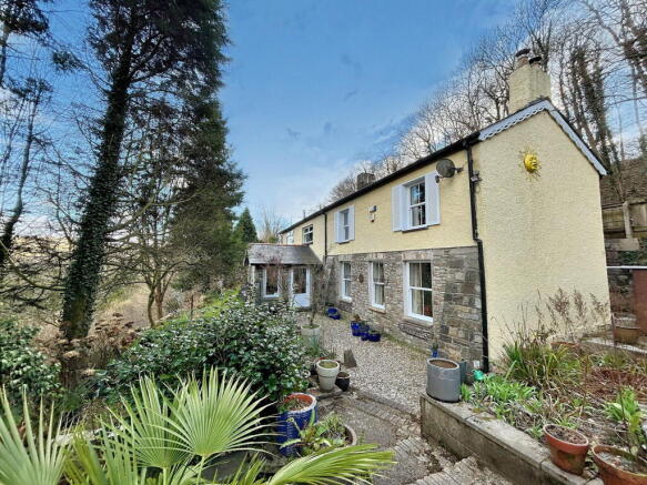 3 bed property, in Coytrahen, £320,000