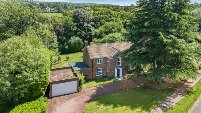 4 bed property, in Stonemead, £1,200,000