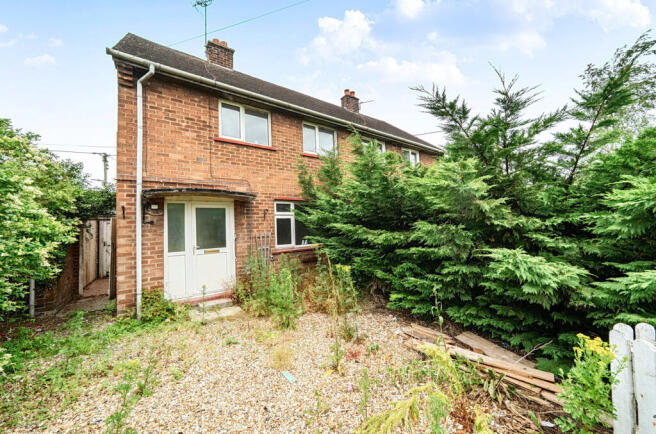 2 bed property, in Wardle Avenue, £160,000